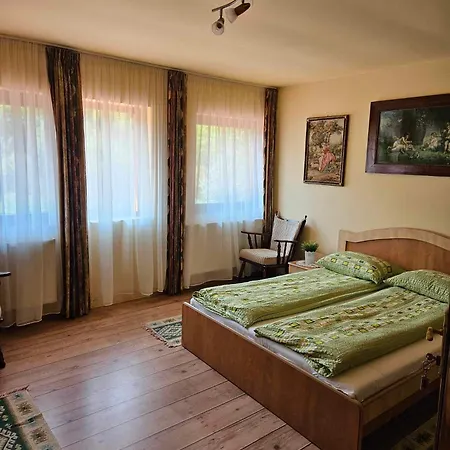 Bed & Breakfast Panzio Anett