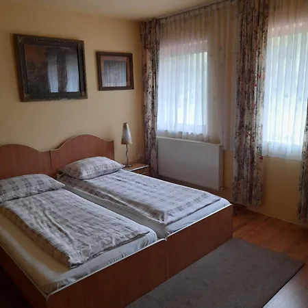 Bed & Breakfast Panzio Anett